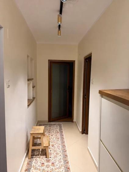 Apartament cu 3 camere semidecomandat în Drumul Taberei