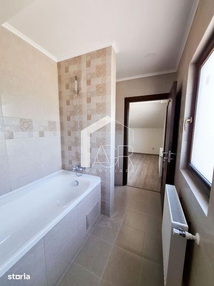 Casă cu 4 camere cu Teren 380 Mp în Central