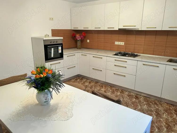 Apartament cu 4 camere decomandat în Nicolina