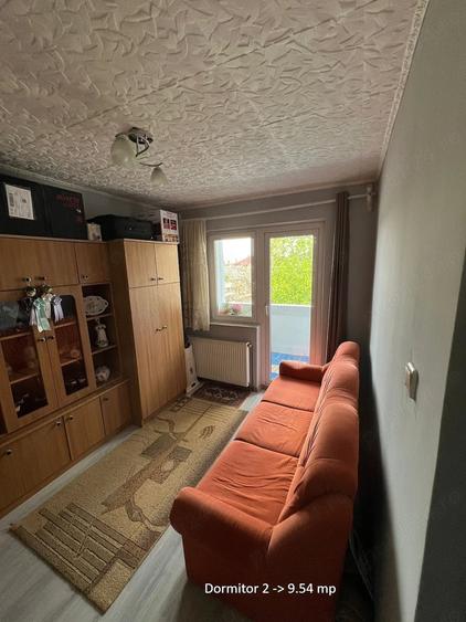 Apartament cu 3 camere semidecomandat în Central