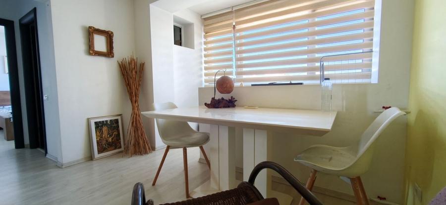 Apartament cu 3 camere semidecomandat în Drumul Taberei