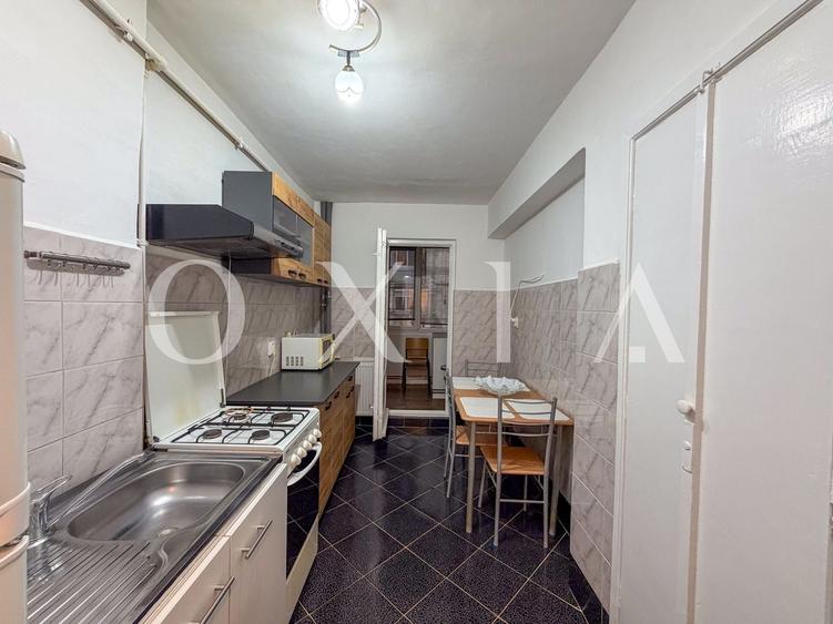 Apartament cu 3 camere decomandat, mobilat în Dacia