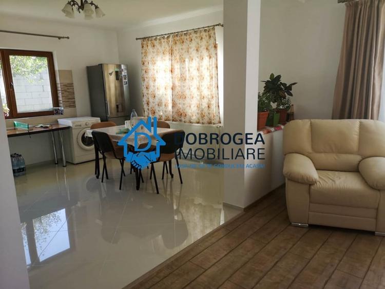 Casă individuală cu 6 camere cu Teren 390 Mp în Mineri