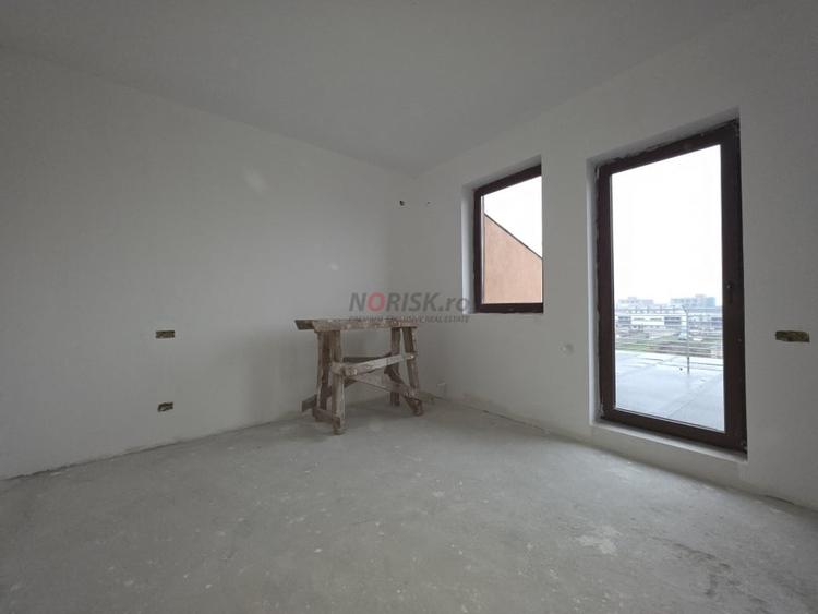 Apartament cu 4 camere semidecomandat în Pipera