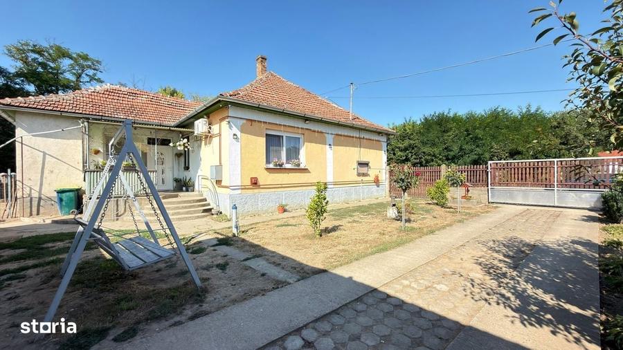 Casă cu 4 camere în Foieni