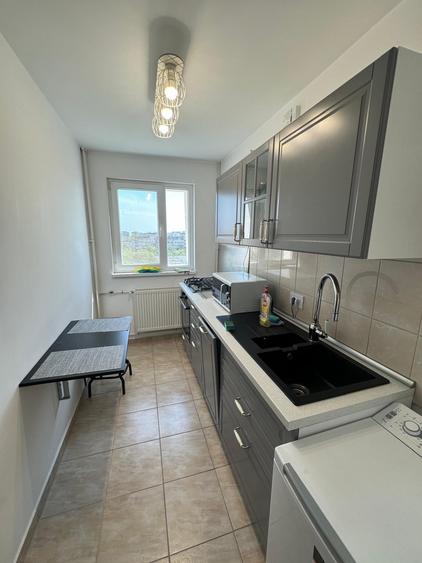 Apartament cu 3 camere semidecomandat, mobilat în Drumul Taberei