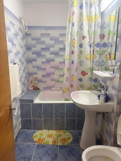 Apartament cu 3 camere decomandat în Drumul Sării