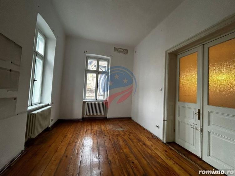 Casă cu 8 camere cu Teren 117 Mp în Ultracentral