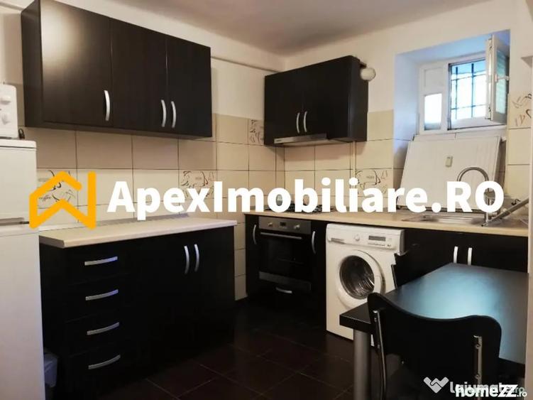 Garsonieră decomandată în P-ța Romană