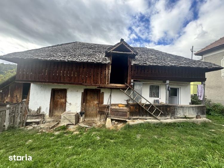 Casă cu 2 camere cu Teren 6605 Mp în Albești