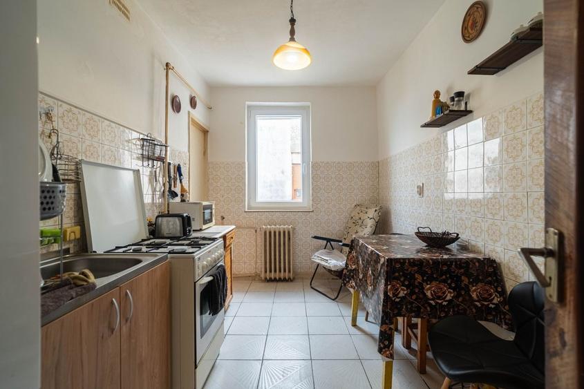 Apartament cu 4 camere decomandat, mobilat în Ultracentral