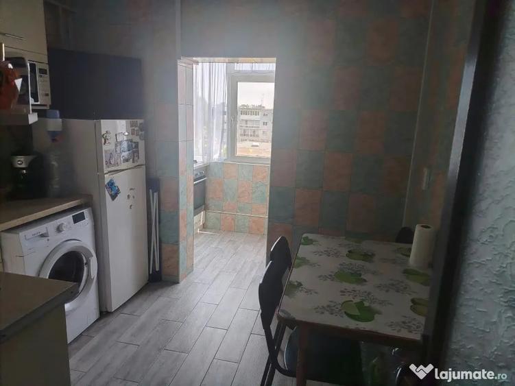 Apartament cu 3 camere decomandat în Buzaului