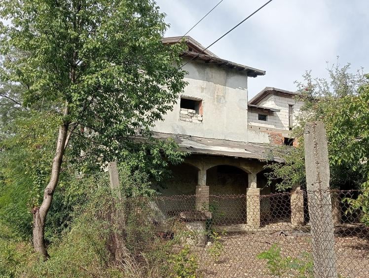 Spațiu industrial, de 500 mp, în Central