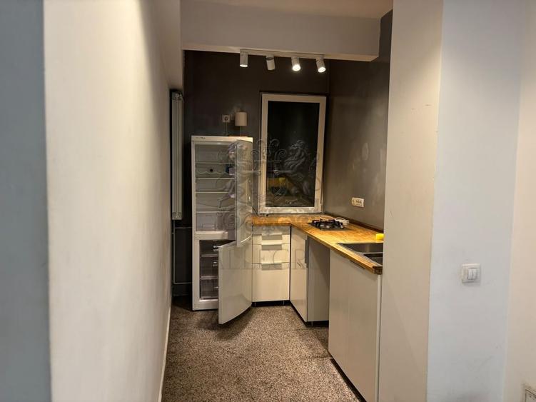 Apartament cu 3 camere semidecomandat, mobilat în Cișmigiu