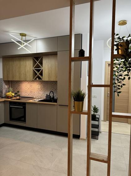 Apartament cu 2 camere semidecomandat în Tractorul