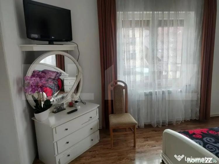 Casă cu 8 camere cu Teren 488 Mp în Marginea