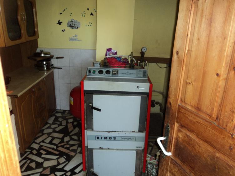 Casă cu 5 camere cu Garaj în Bujoreni
