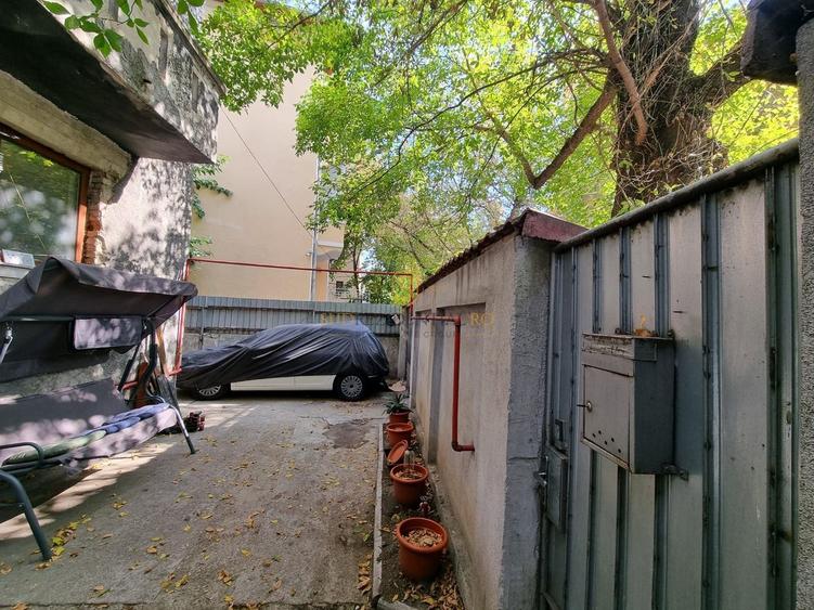 Casă individuală cu 5 camere cu Canalizare în Cotroceni