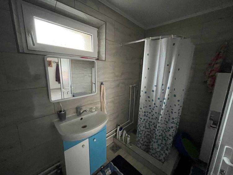Casă cu 4 camere în Poiana Mare