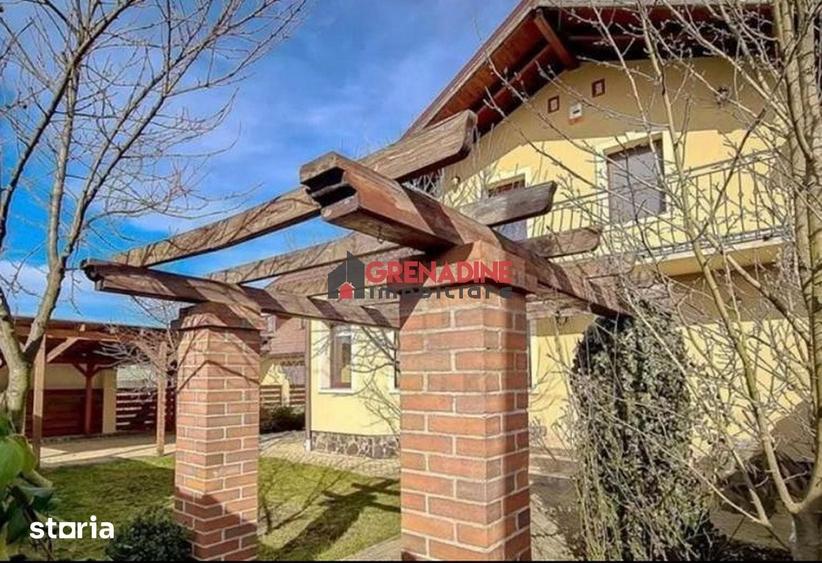 Casă cu 5 camere decomandat cu Teren 500 Mp în Stupini