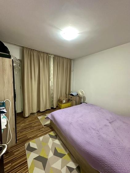 Apartament cu 4 camere decomandat în Drumul Taberei