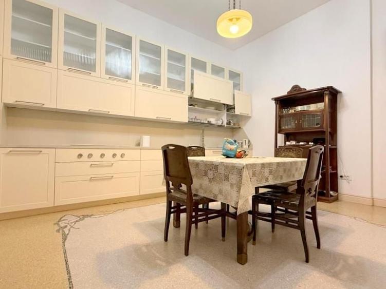 Apartament cu 4 camere decomandat, mobilat în Ultracentral