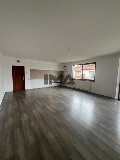 Apartament cu 3 camere semidecomandat în Bună Ziua