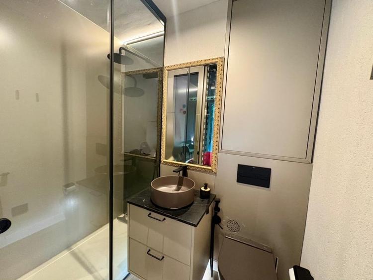 Apartament cu 2 camere semidecomandat, mobilat în Victoriei