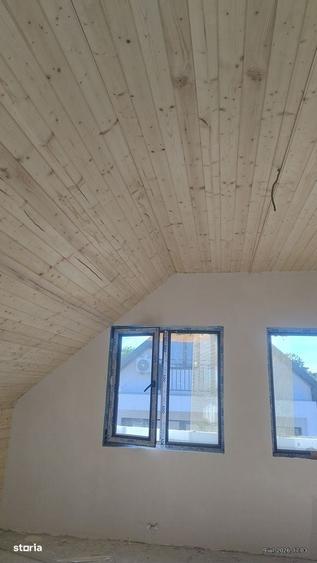 Casă cu 4 camere în Lumina