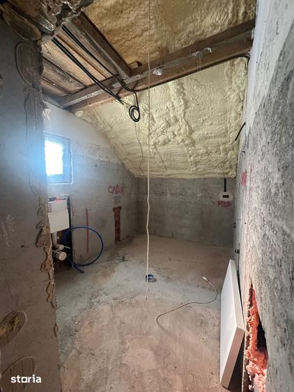 Casă cu 6 camere cu Teren 467 Mp în Crevedia