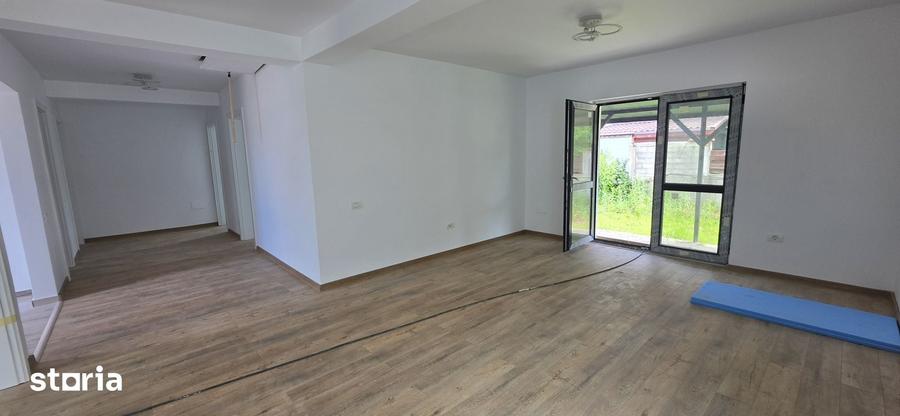 Casă cu 4 camere cu Teren 400 Mp în Domnești