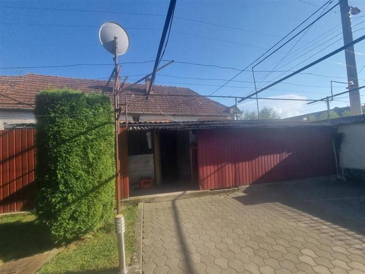 Casă individuală cu 4 camere cu Canalizare în Mândra