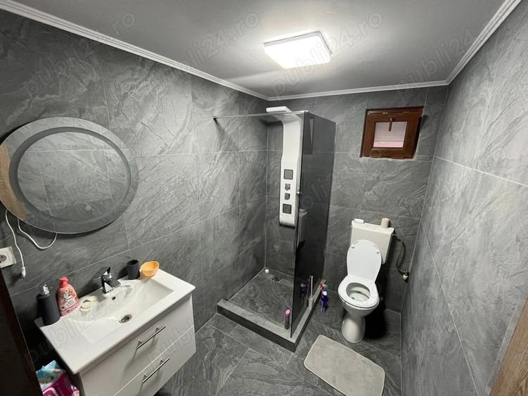 Casă cu 5 camere cu Teren 230 Mp în Central
