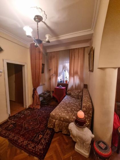 Apartament cu 3 camere semidecomandat în Teiul Doamnei