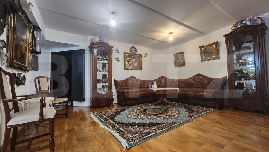Casă individuală cu 7 camere cu Canalizare în Central