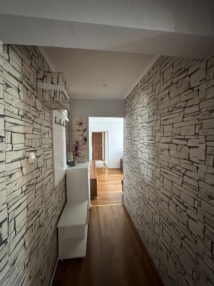 Apartament cu 4 camere semidecomandat în Central