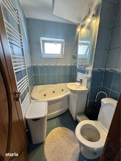 Apartament cu 3 camere în Craiovița Nouă
