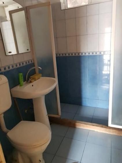 Casă cu 5 camere cu Teren 100 Mp în Romanești