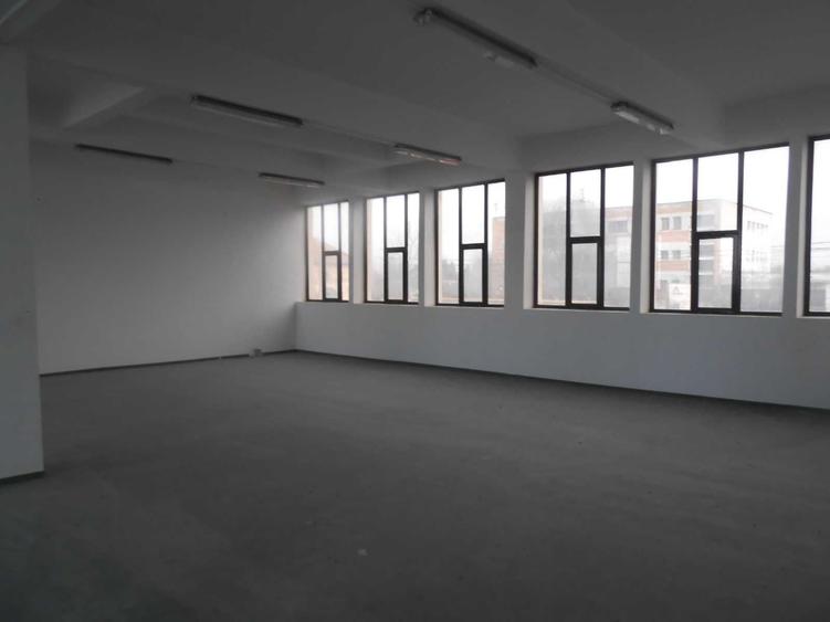 Spațiu comercial, de 800 mp, în Central