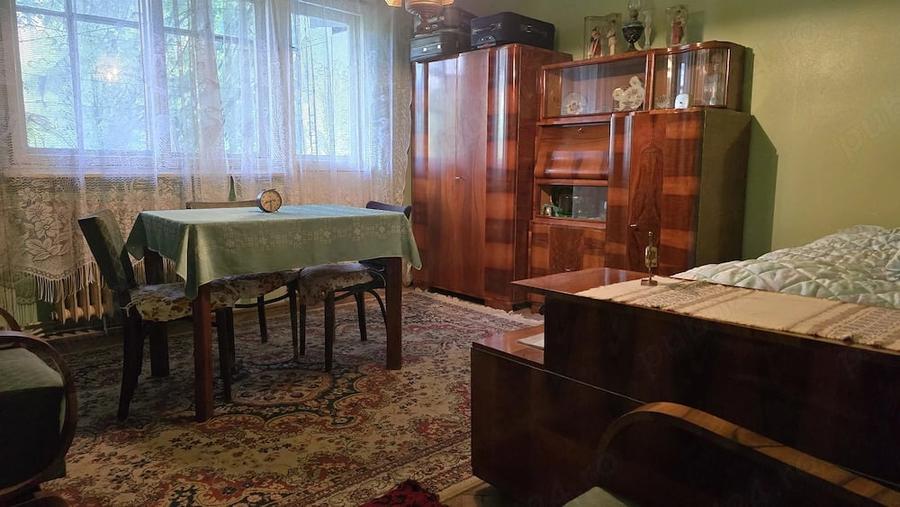 Apartament cu 3 camere decomandat în Progresul