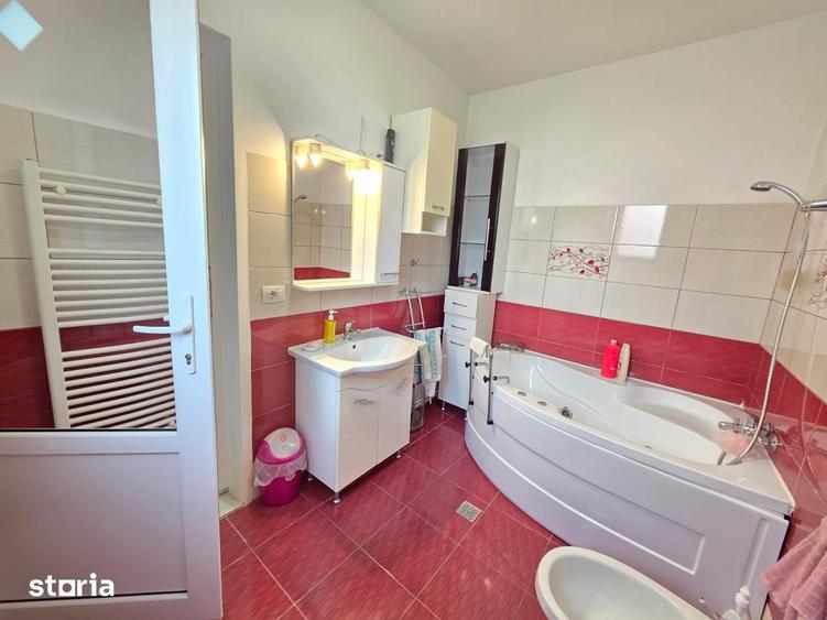 Casă cu 5 camere cu Teren 500 Mp în Central