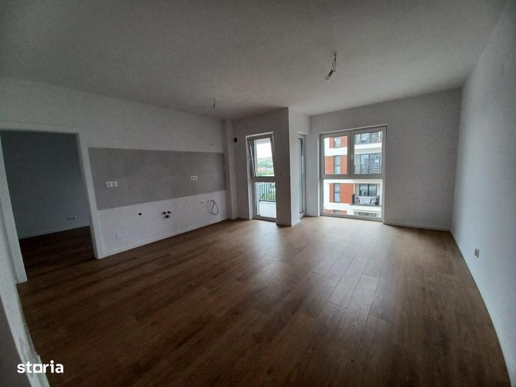 Apartament cu 3 camere semidecomandat în Florești