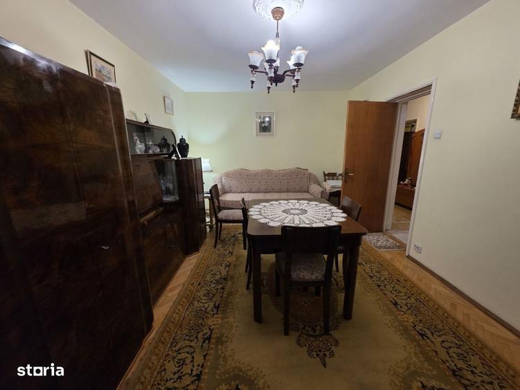 Apartament cu 4 camere decomandat în Titan