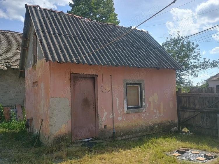 Casă cu 2 camere cu Teren 1100 Mp în Turnu