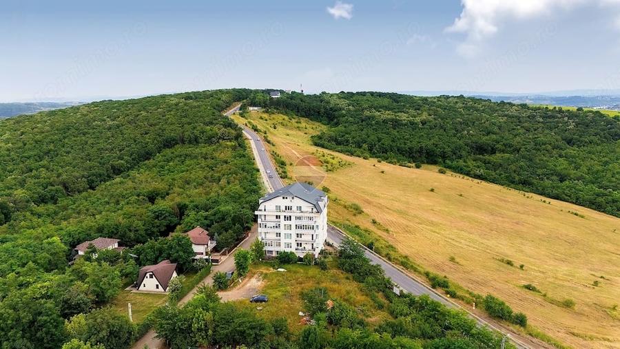 Apartament cu 5 camere decomandat în Breazu