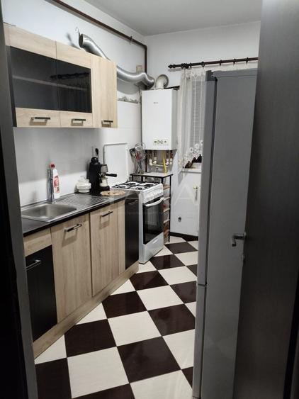 Apartament cu 2 camere semidecomandat, mobilat în Florești — fotografia 3
