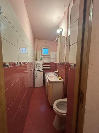 Apartament cu 4 camere semidecomandat, mobilat în Dacia