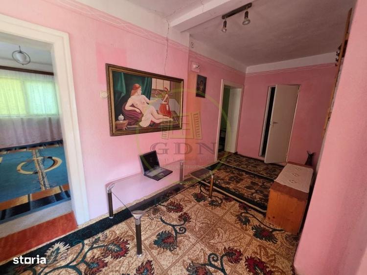 Casă cu 4 camere decomandat în Gura Râului