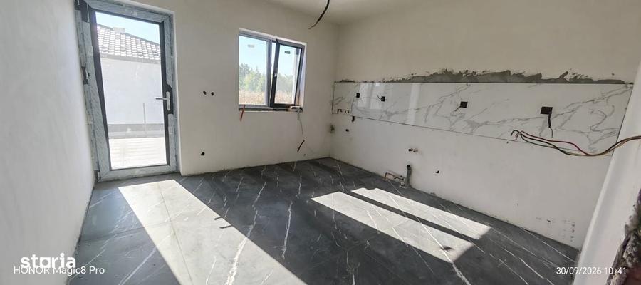 Casă cu 3 camere în Cristești