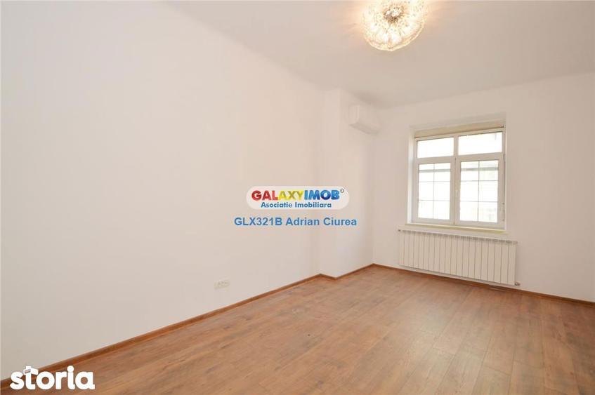 Apartament cu 5 camere în Romană